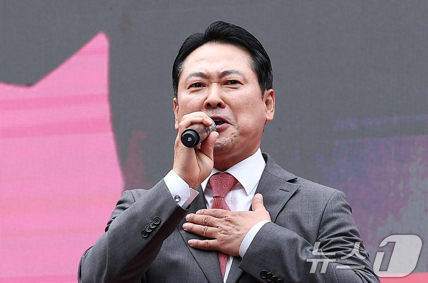 장동혁 국민의힘 대표가 28일 서울 중구 시청역 인근에서 열린 사법파괴·입법독재 국민 규탄대회에서 대국민 연설을 하고 있다. 2025.9.28/뉴스1 ⓒ News1 김성진 기자