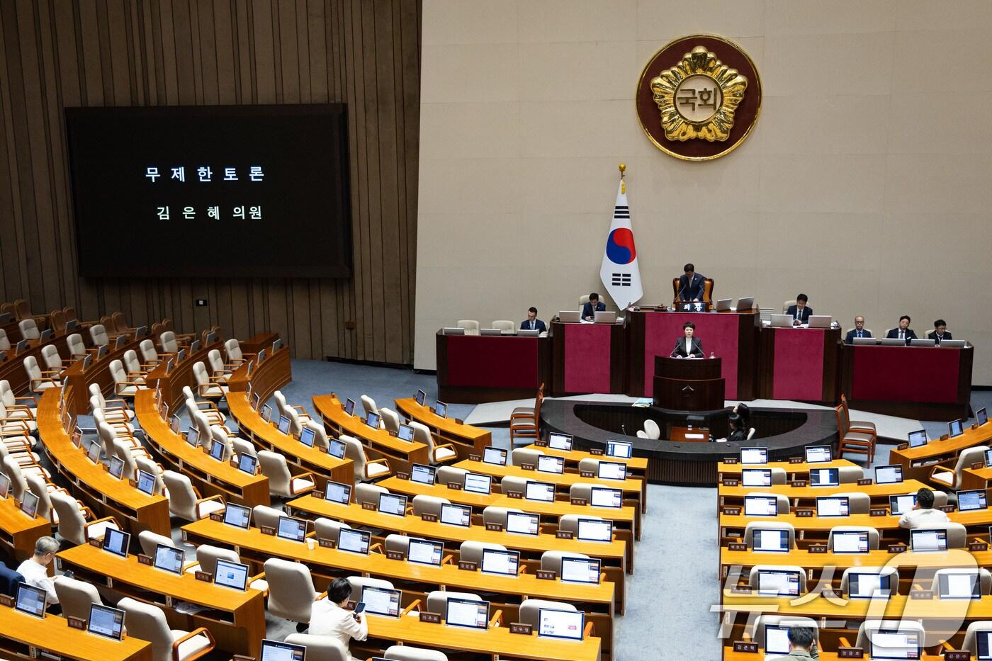 김은혜 국민의힘 의원이 28일 서울 여의도 국회에서 열린 제429회 국회(정기회) 제9차 본회의에서 국회에서의 증언·감정 등에 관한 법률 일부개정법률안(대안)에 대한 무제한토론(필리버스터)을 하고 있다. 2025.9.28/뉴스1 ⓒ News1 유승관 기자