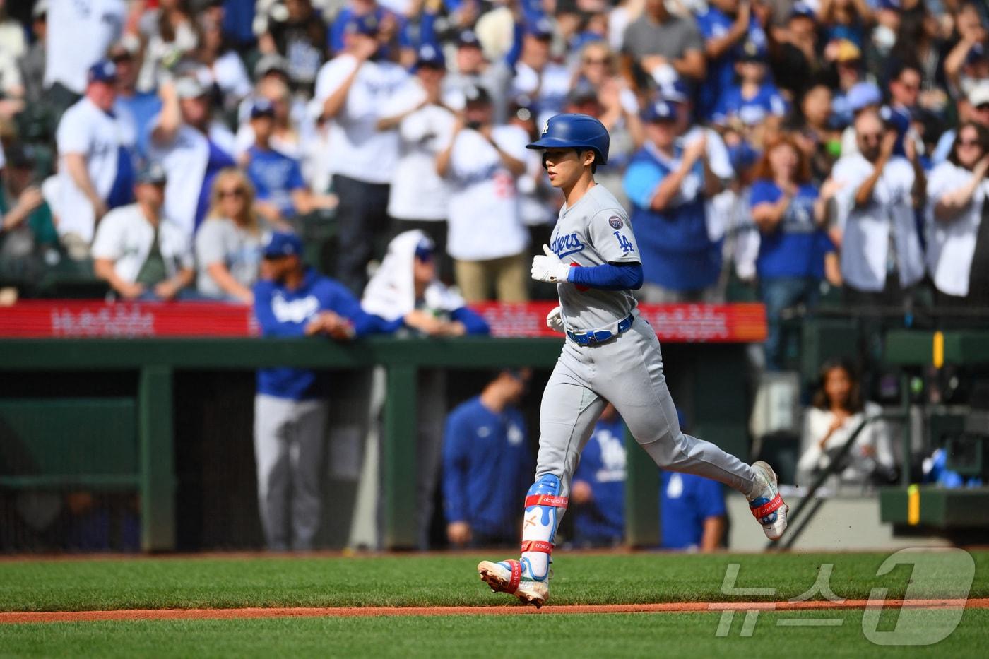 LA 다저스 김혜성이 29일&#40;한국시간&#41; 열린 2025 메이저리그 시애틀 매리너스전에서 2회초 선제 투런포를 터뜨렸다.  ⓒ 로이터=뉴스1