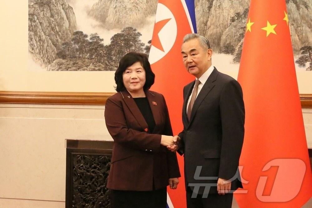 본문 이미지 - &#40;평양 노동신문=뉴스1&#41; = 북한 노동당 기관지 노동신문은 최선희 외무상과 왕이 중국공산당 중앙위원회 정치국 위원 겸 외교부장이 전날인 28일 베이징에서 회담했다고 29일 보도했다. [국내에서만 사용가능. 재배포 금지. DB 금지. For Use Only in the Republic of Korea. Redistribution Prohibited] rodongphoto@news1.kr