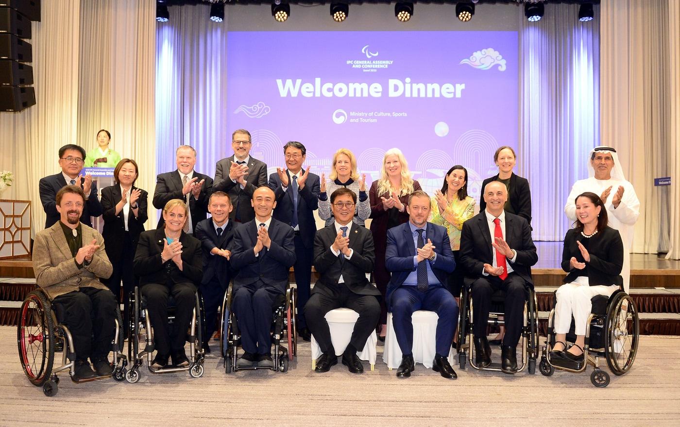 22일 열린 문화체육관광부 장관 주재 환영 만찬 단체 기념 사진.(대한장애인체육회 제공)