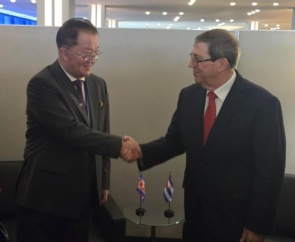 본문 이미지 - 브루노 로드리게스 쿠바 외교부 장관이 김선경 북한 외무성 부상을 만났다. &#40;로드리게스 장관 엑스&#41; 