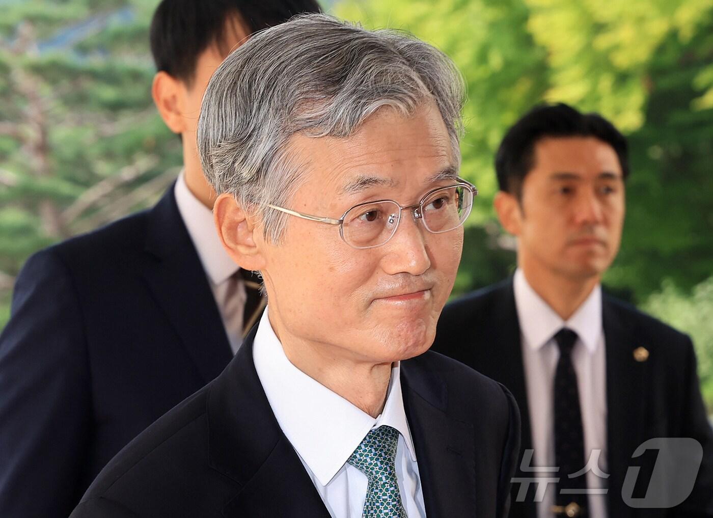 본문 이미지 - 조희대 대법원장이 29일 오전 서울 서초구 대법원으로 출근하고 있다. 한편, 조 대법원장은 30일 예정된 국회 법제사법위원회의 '대법원장 대선 개입 의혹 긴급 청문회'에 출석하지 않겠다는 뜻을 담은 의견서를 지난 26일 국회에 제출했다. 2025.9.29/뉴스1 ⓒ News1 김진환 기자