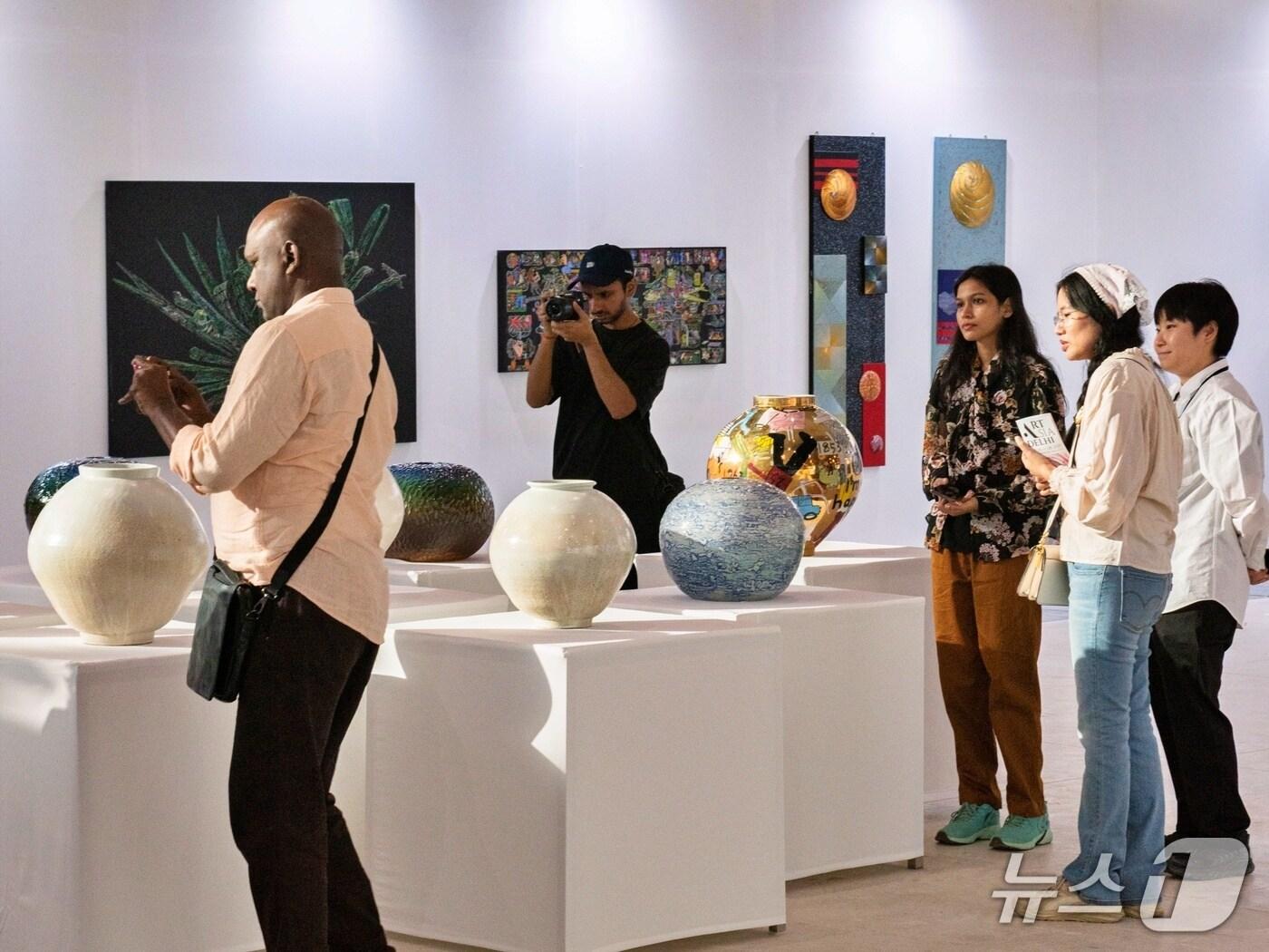 본문 이미지 - 지난 28일 막을 내린 &#39;2025 아트아시아 델리&#39; 전시장 모습. &#40;킨텍스 제공, 재판매 및 DB금지&#41;