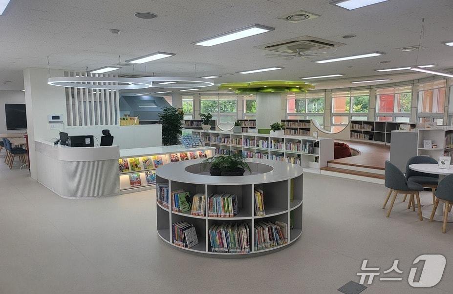 본문 이미지 - 금빛초 별빛도서관.(부산시교육청 제공. 재판매 및 DB금지)