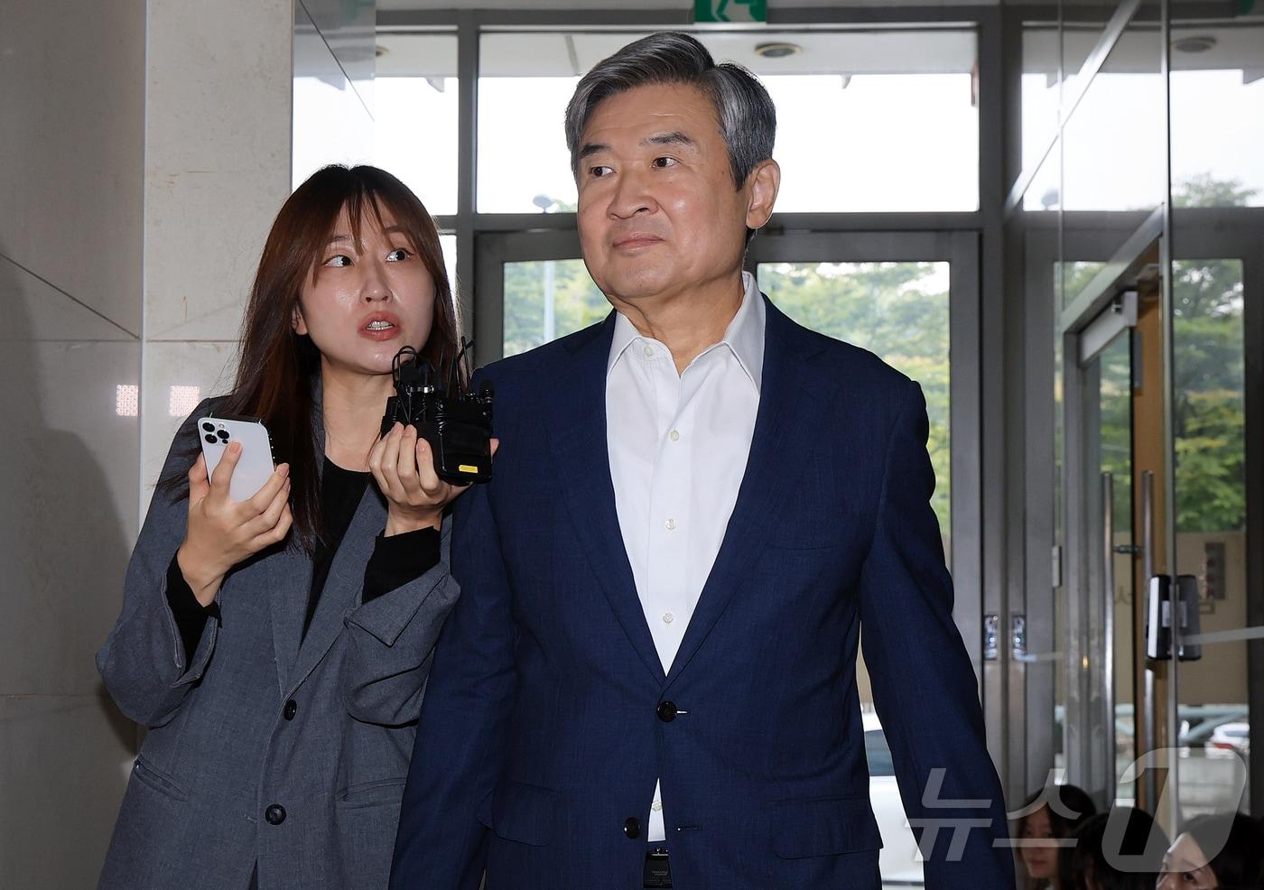 본문 이미지 - 조태용 전 국정원장이 29일 오전 서울 서초구 순직해병 특검팀(이명현 특별검사) 사무실에서 조사를 받기 위해 출석하고 있다. 2025.9.29 ⓒ 뉴스1 김진환 기자
