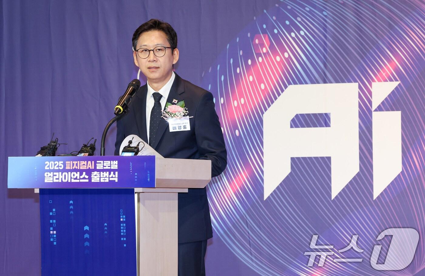 배경훈 과학기술정보통신부 장관이 29일 서울 중구 앰버서더 서울 풀만 호텔에서 열린 ‘피지컬 AI 얼라이언스 출범식‘에서 개회사를 하고 있다. 이번 행사는 움직이는 AI 시대를 맞아 피지컬AI 분야의 글로벌 주도권을 확보하고 이를 위한 산·학·연·관 협업 생태계를 구축하기 위해 마련됐다. 2025.9.29/뉴스1 ⓒ News1 이호윤 기자