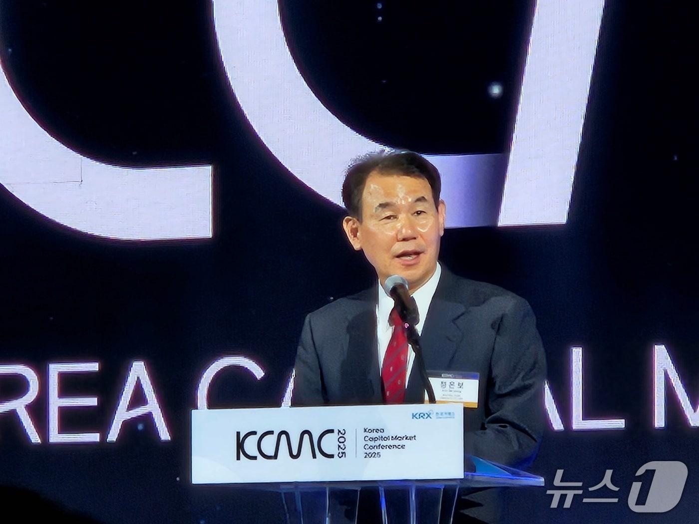 본문 이미지 - 정은보 한국거래소 이사장이 29일 서울 웨스틴조선호텔에서 열린 '한국 자본시장 콘퍼런스 2025'(KCMC 2025)에서  발언하고 있다. 2025.9.29/뉴스1 ⓒ News1 문헤원 기자