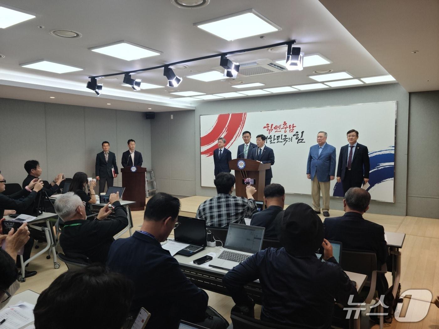 본문 이미지 - 29일 도청 프레스센터에서 열린 현안 기자회견 모습.(충남도 제공. 재판매 및 DB금지)/뉴스1