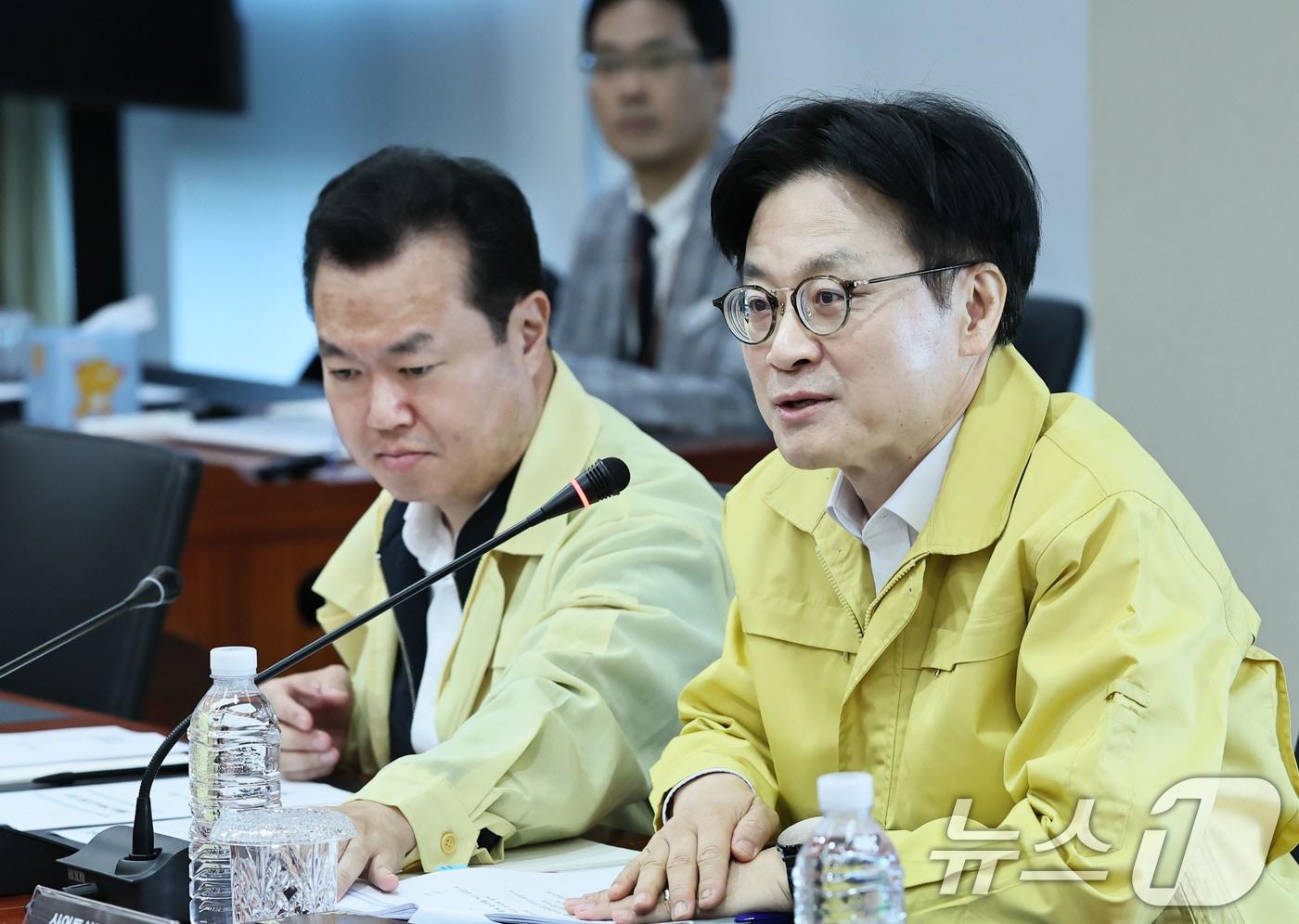 김정관 산업통상부 장관이 29일 전남 나주시에 소재한 전력거래소 본사를 방문해 전력수급 현황 점검 및 산업·에너지 협력 방안 등을 논의하고 있다. (산업통상자원부 제공. 재판매 및 DB 금지) 2025.9.29/뉴스1