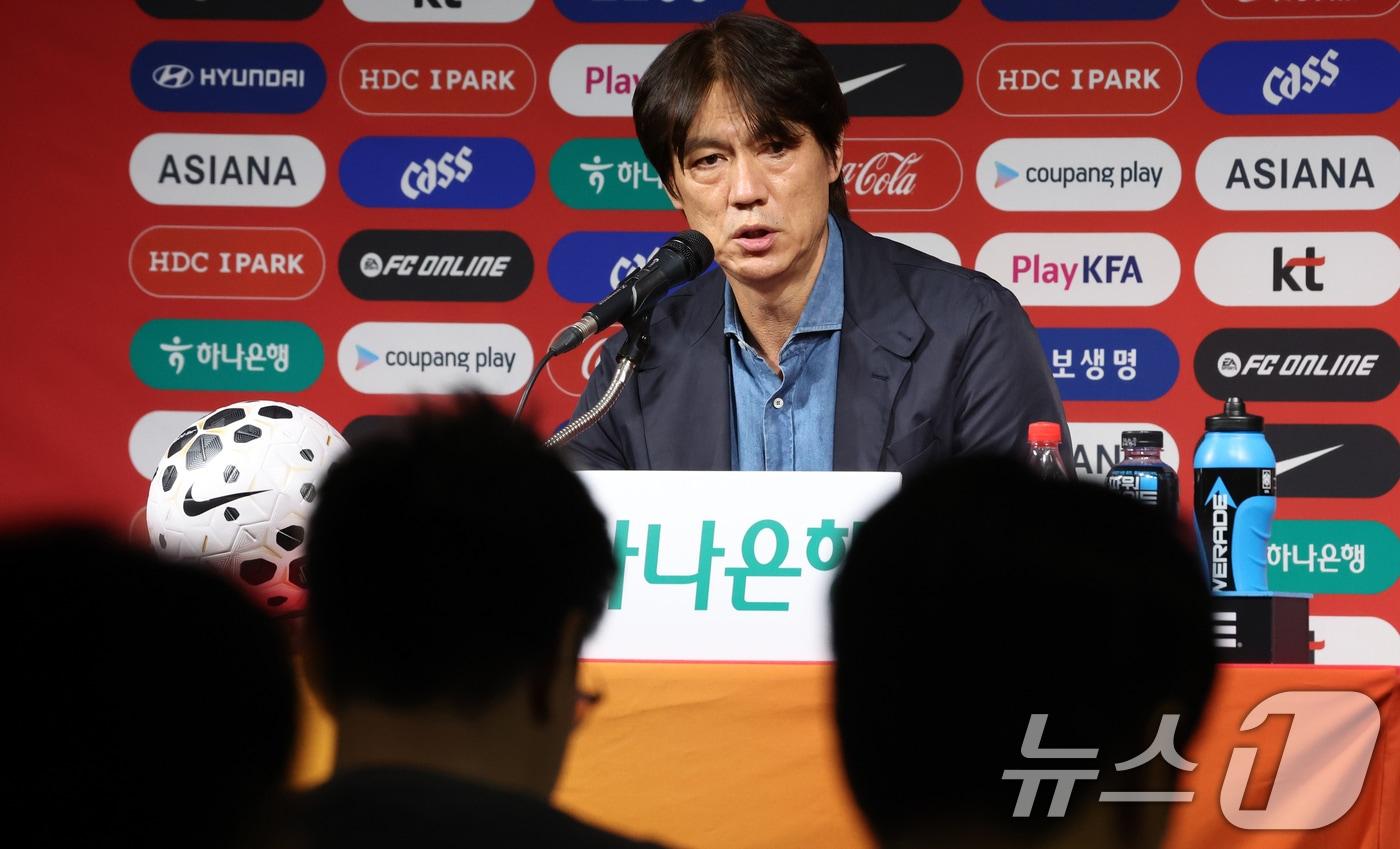 홍명보 축구 국가대표팀 감독이 29일 서울 종로구 축구회관에서 하나은행 초청 축구국가대표팀 친선경기 10월 소집명단 발표를 하고 있다. 2025.9.29/뉴스1 ⓒ News1 김명섭 기자