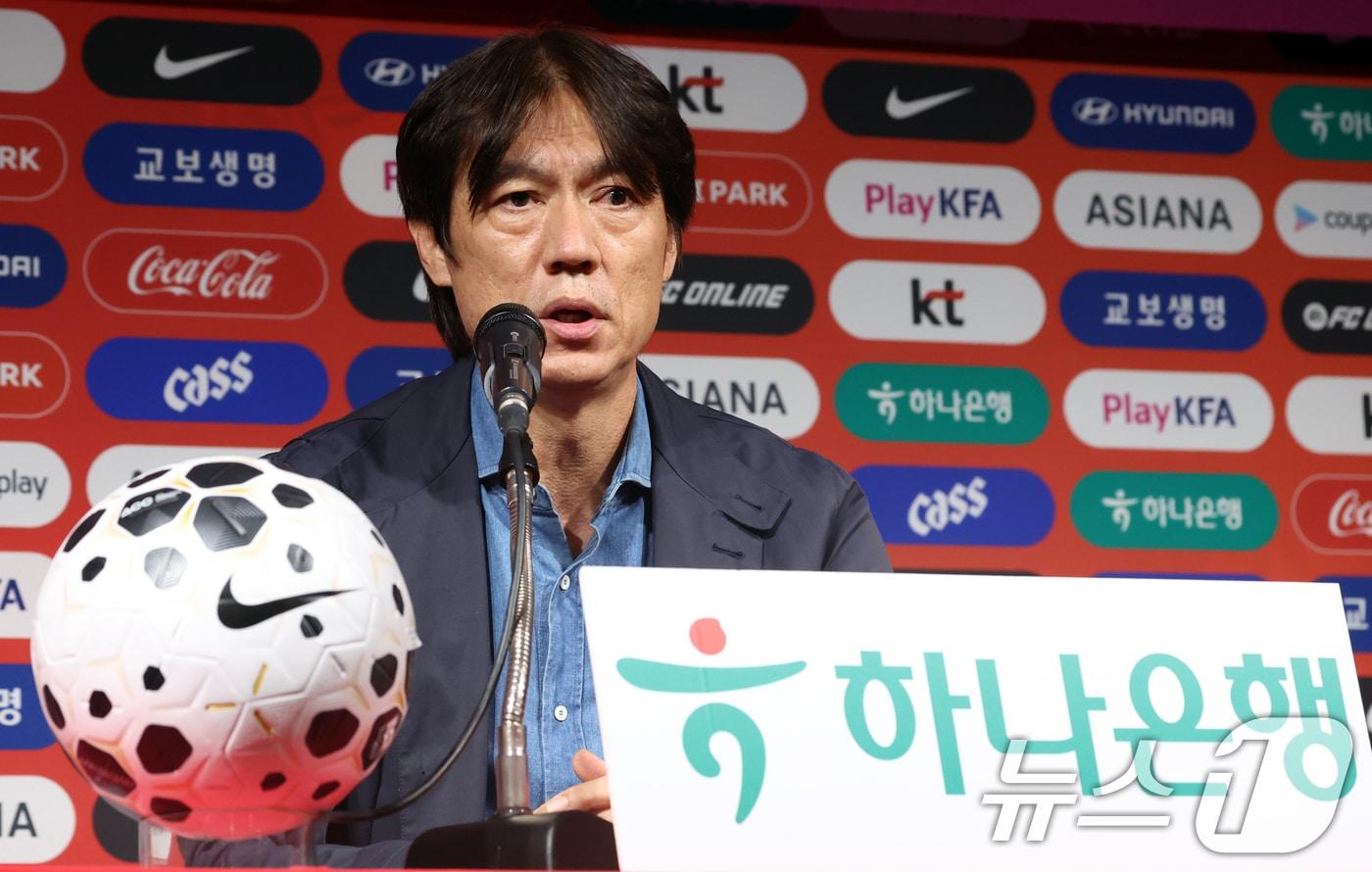 홍명보 축구 국가대표팀 감독이 29일 서울 종로구 축구회관에서 하나은행 초청 축구국가대표팀 친선경기 10월 소집명단 발표를 하고 있다. 2025.9.29/뉴스1 ⓒ News1 김명섭 기자