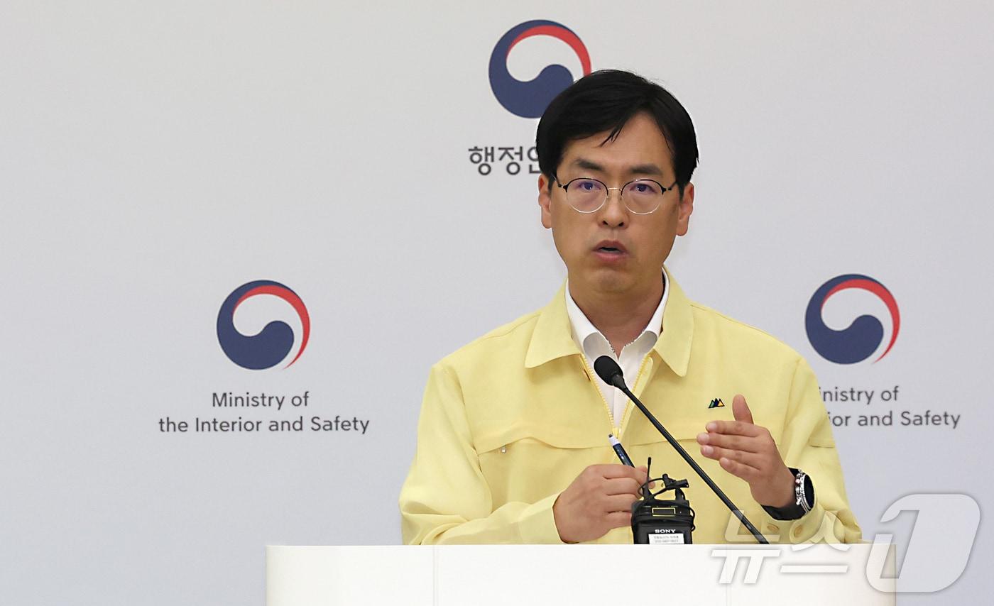 본문 이미지 - 김민재 행정정안전부 차관이 29일 오후 세종시 정부세종청사에서 국가정보자원관리원(국정자원) 행정정보시스템 화재 관련 브리핑을 하고 있다. 2025.9.29/뉴스1 ⓒ News1 김기남 기자