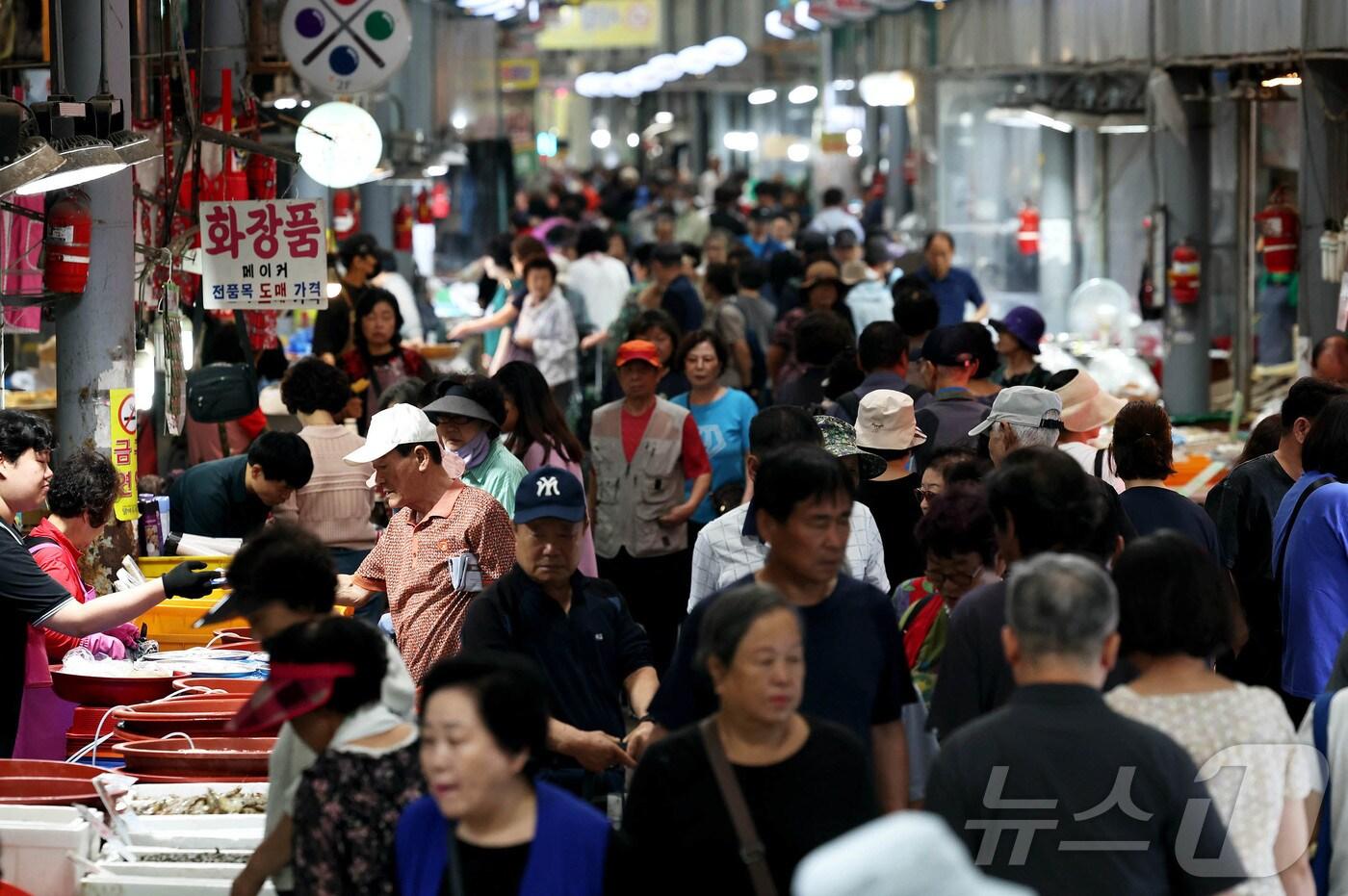 9일 광주 북구 우산동 말바우시장에 추석 명절 제수용품을 구입 하려는 시민들로 붐비고 있다.&#40;광주 북구 제공. 재판매 및 DB 금지&#41; 2025.9.29/뉴스1 ⓒ News1 박지현 기자