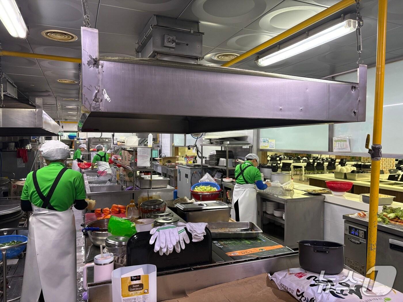 본문 이미지 - 급식실 전경.(인천 남동구 제공. 재배포 및 DB금지)2025.9.29/뉴스1