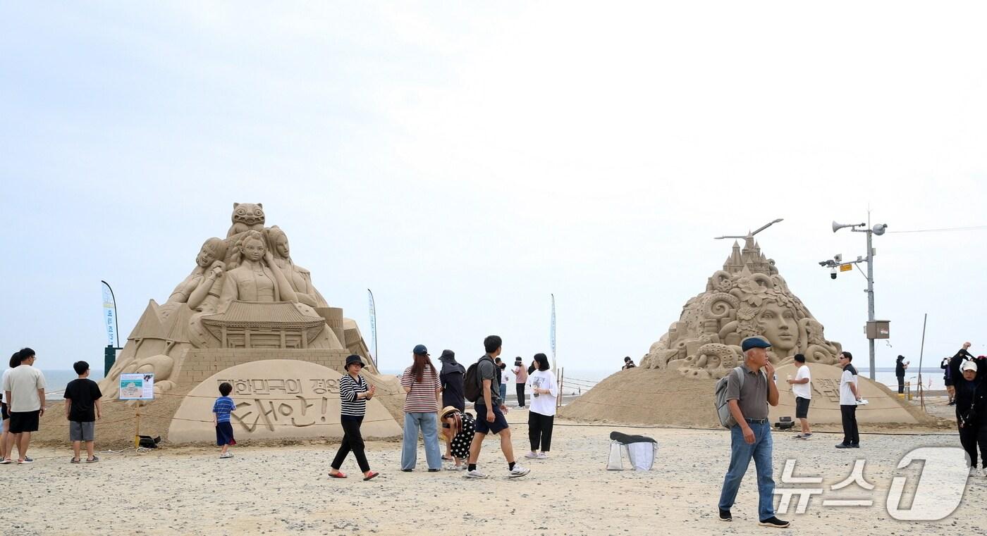 모산포해수욕장에서 열린 제21회 모래조각 힐링페스타 모습(태안군 제공. 재판매 및 DB금지)2025.9.29/뉴스1