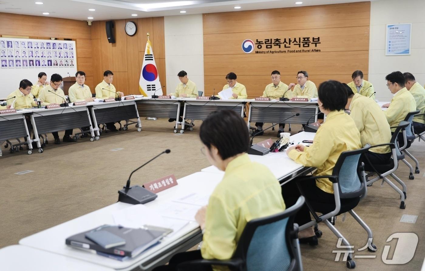 농림축산식품부는 국가정보자원관리원 화재에 따른 민원인들의 불편을 최소화하기 위해 29일정부세종청사에서 실국장 및 주요 소속·산하기관 관계자들과 긴급상황 점검회의를 했다. &#40;농식품부 제공&#41; /2025.9.29/