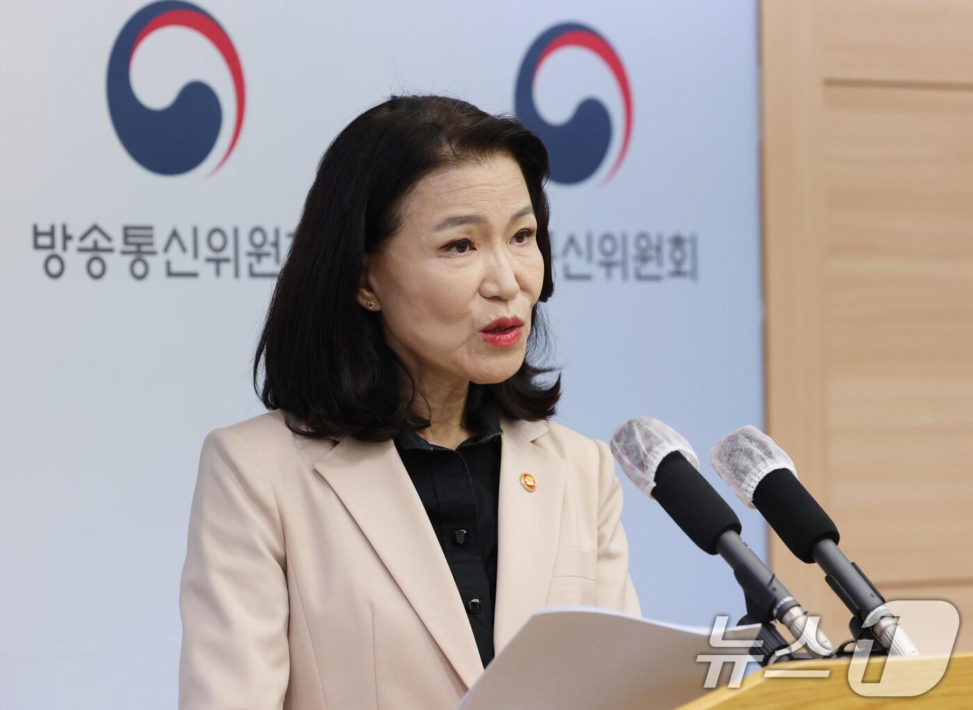 본문 이미지 - 이진숙 방송통신위원장이 29일 경기 과천시 정부과천청사 방송통신위원회 기자실에서 입장 표명을 하고 있다. 2025.9.29/뉴스1 ⓒ News1 김영운 기자