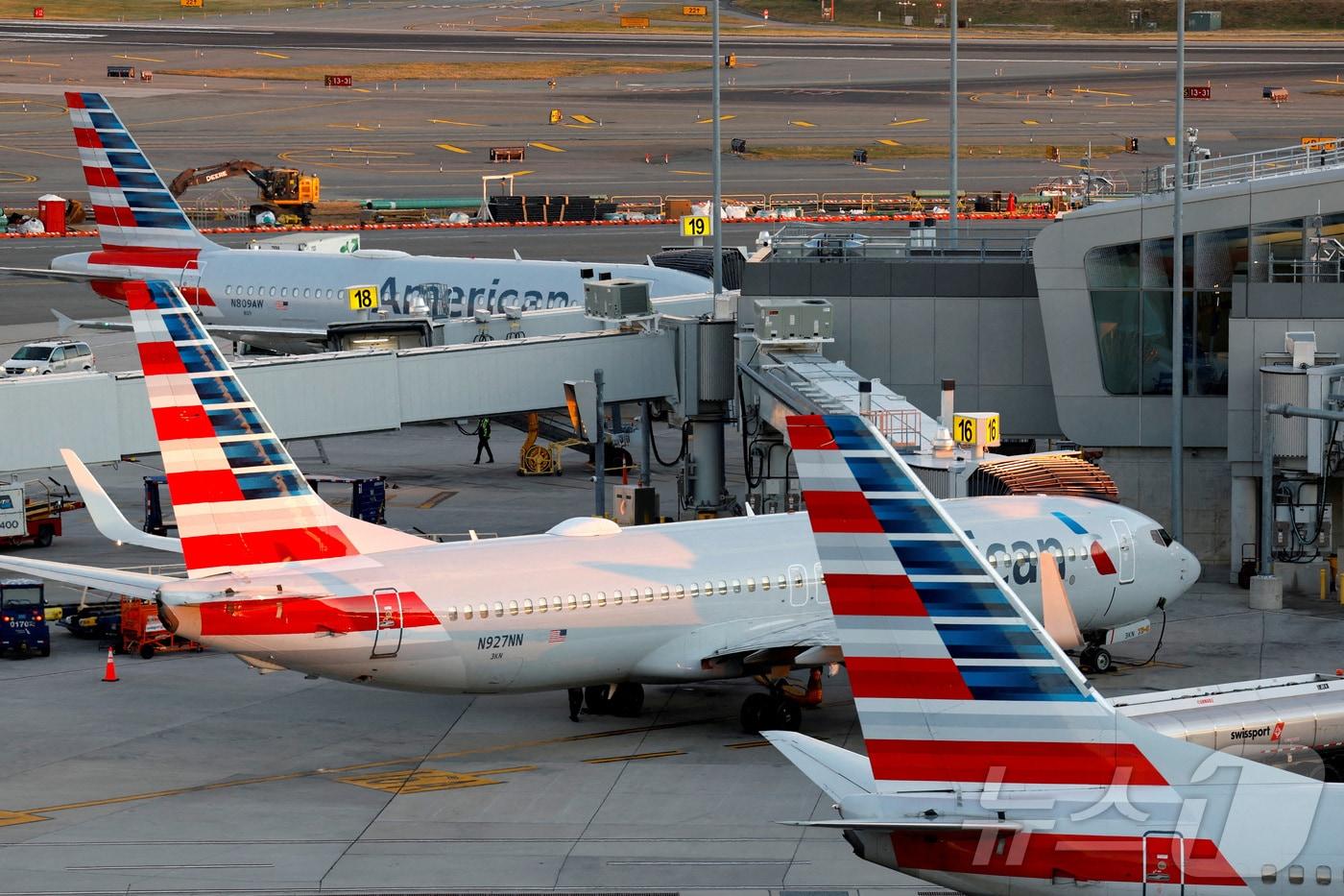 미국 뉴욕 라과디아 공항의 아메리칸항공 여객기들. 2024.11.27. ⓒ 로이터=뉴스1 ⓒ News1 윤다정 기자