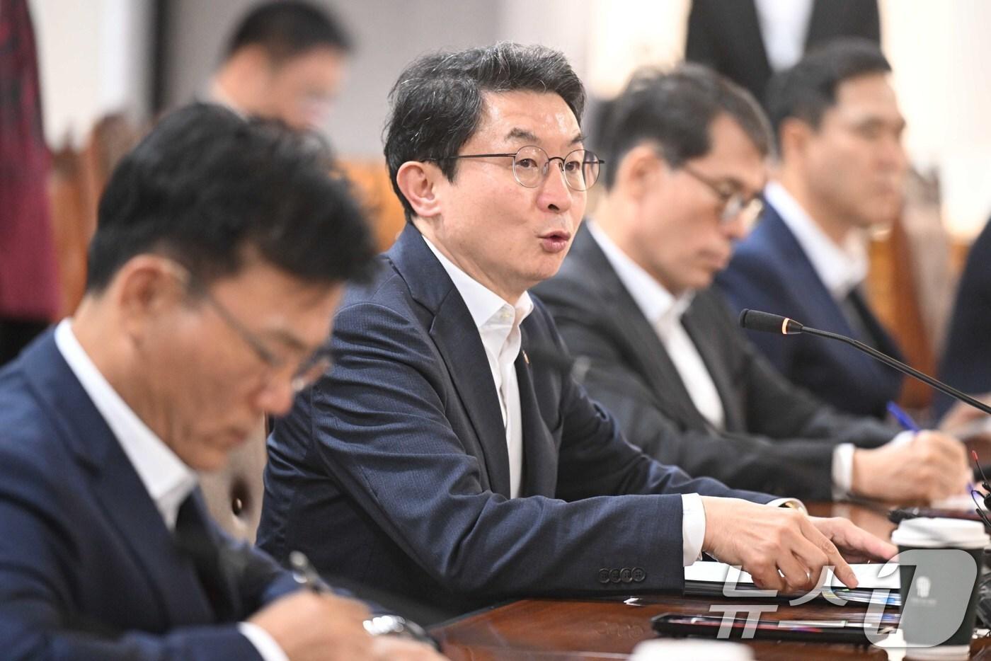 이억원 금융위원장이 29일 오후 서울 중구 은행회관에서 열린 금융위원장-은행장 간담회에서 모두 발언을 하고 있다. &#40;공동취재&#41; 2025.9.29/뉴스1 ⓒ News1 박정호 기자