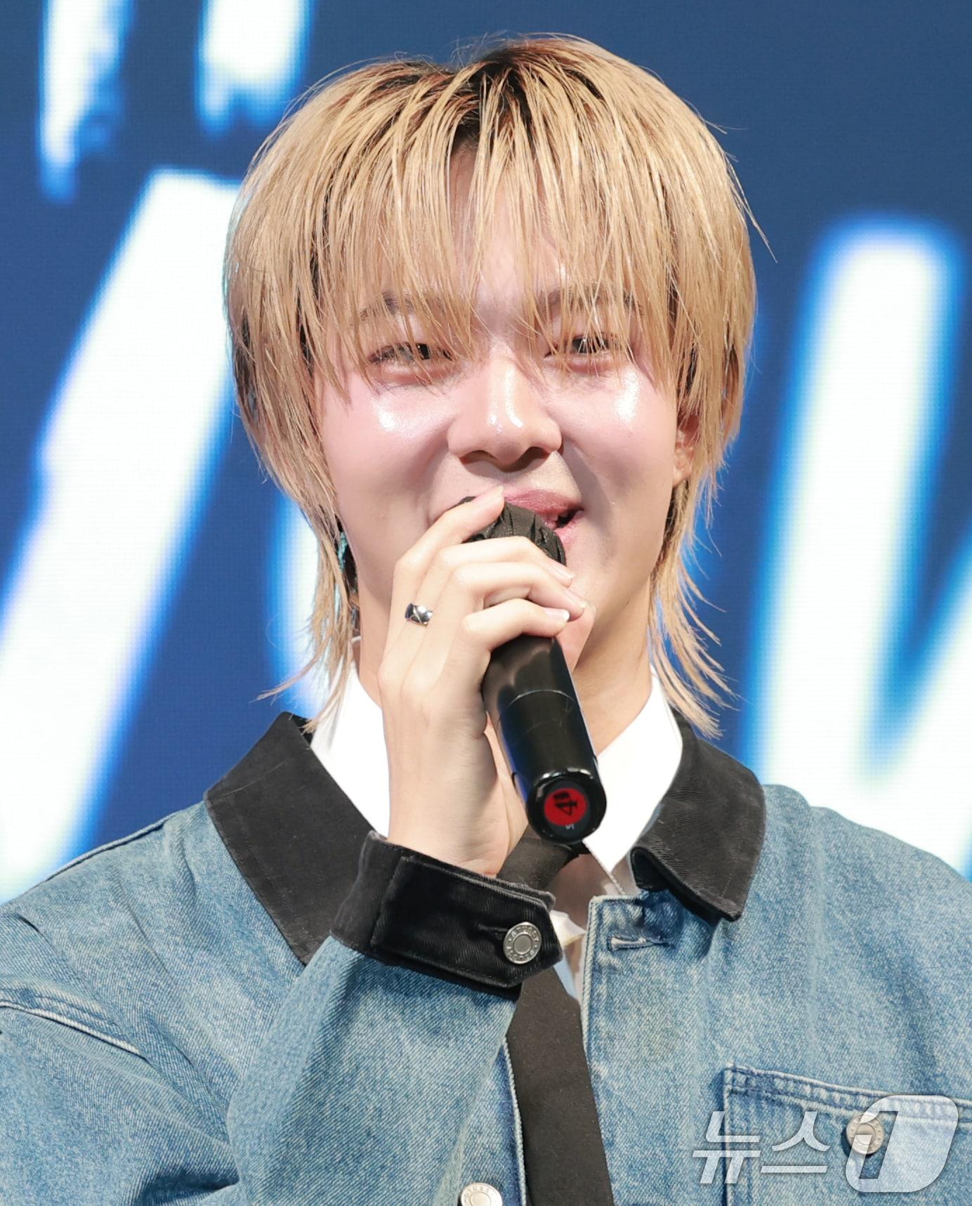 본문 이미지 - 태국의 ‘국민 아들’ 누뉴 차와린이 29일 서울 강남구 라움 체임버홀에서 가진 한국 데뷔 싱글 ‘LEAVE ME WITH YOUR LOVE’의 발매 기념 기자간담회에 참석해 인사말을 하고 있다. 2025.9.29/뉴스1 ⓒ News1 권현진 기자