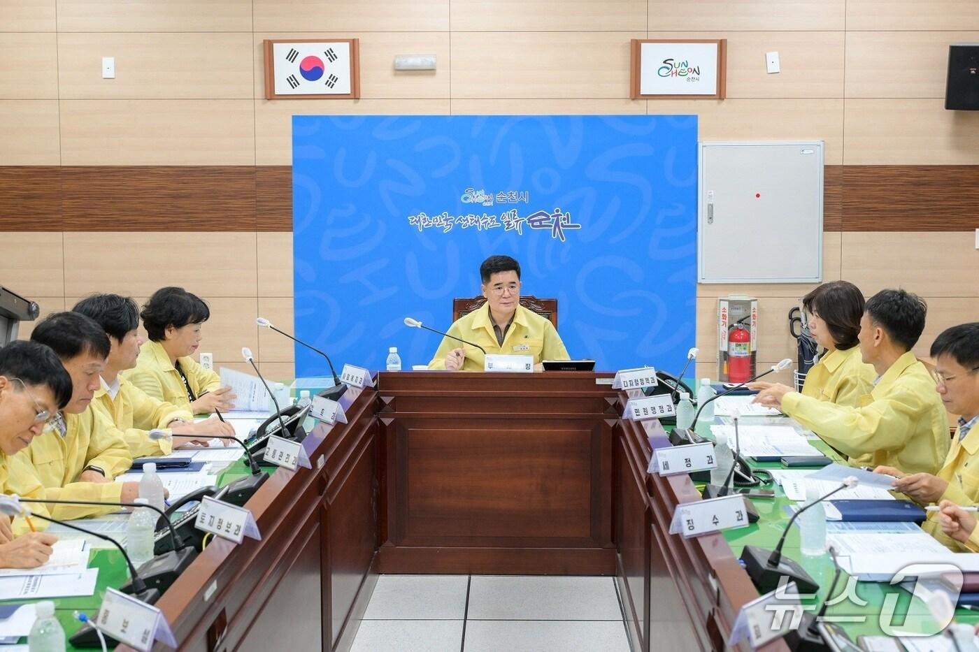 본문 이미지 -  지난 28일 순천시가  정광현 부시장 주재로 '대전 국가정보자원관리원 화재' 관련 행정정보시스템 장애 대응을 위한 긴급 대책회의를 개최했다(순천시 제공)