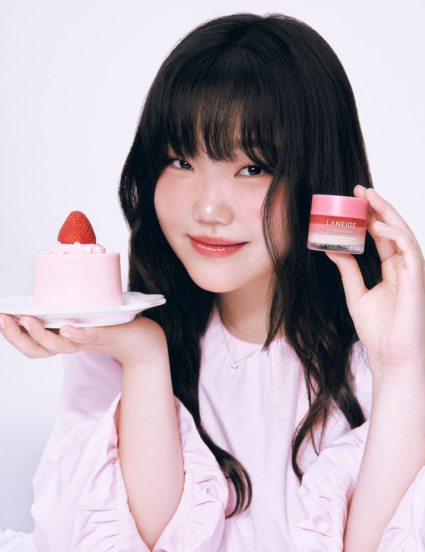 본문 이미지 - 라네즈 국내 앰배서더에 선정된 AKMU 이수현.(라네즈 제공)