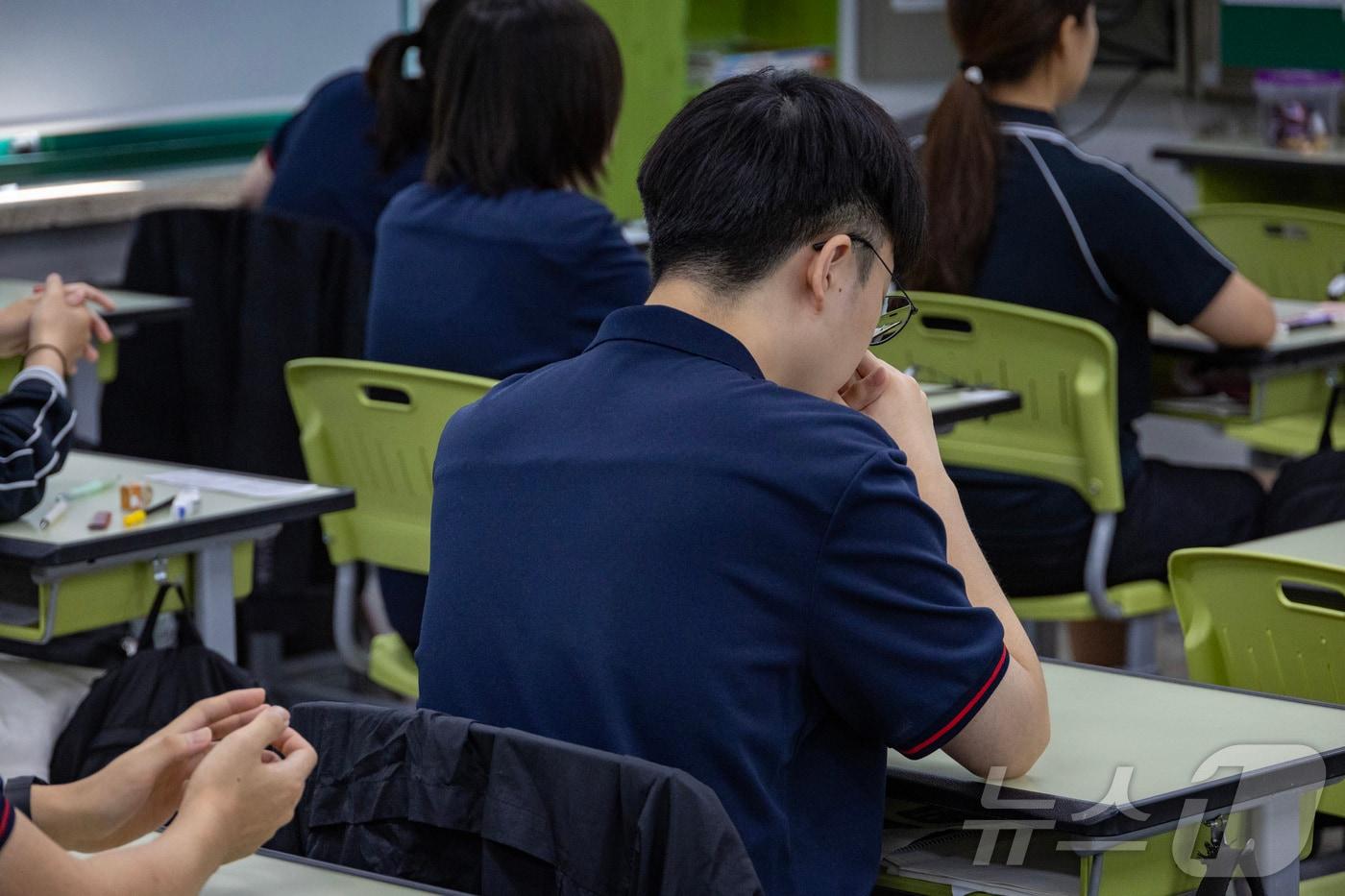 본문 이미지 - 학생들이 시험을 준비하고 있다. /뉴스1 ⓒ News1 사진공동취재단