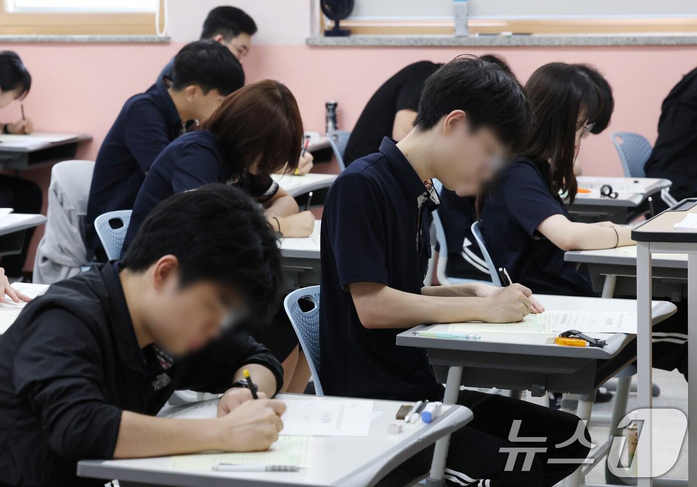 학생들이 2026학년도 대학수학능력시험 9월 모의평가를 치르고 있다. /뉴스1 ⓒ News1 김영운 기자