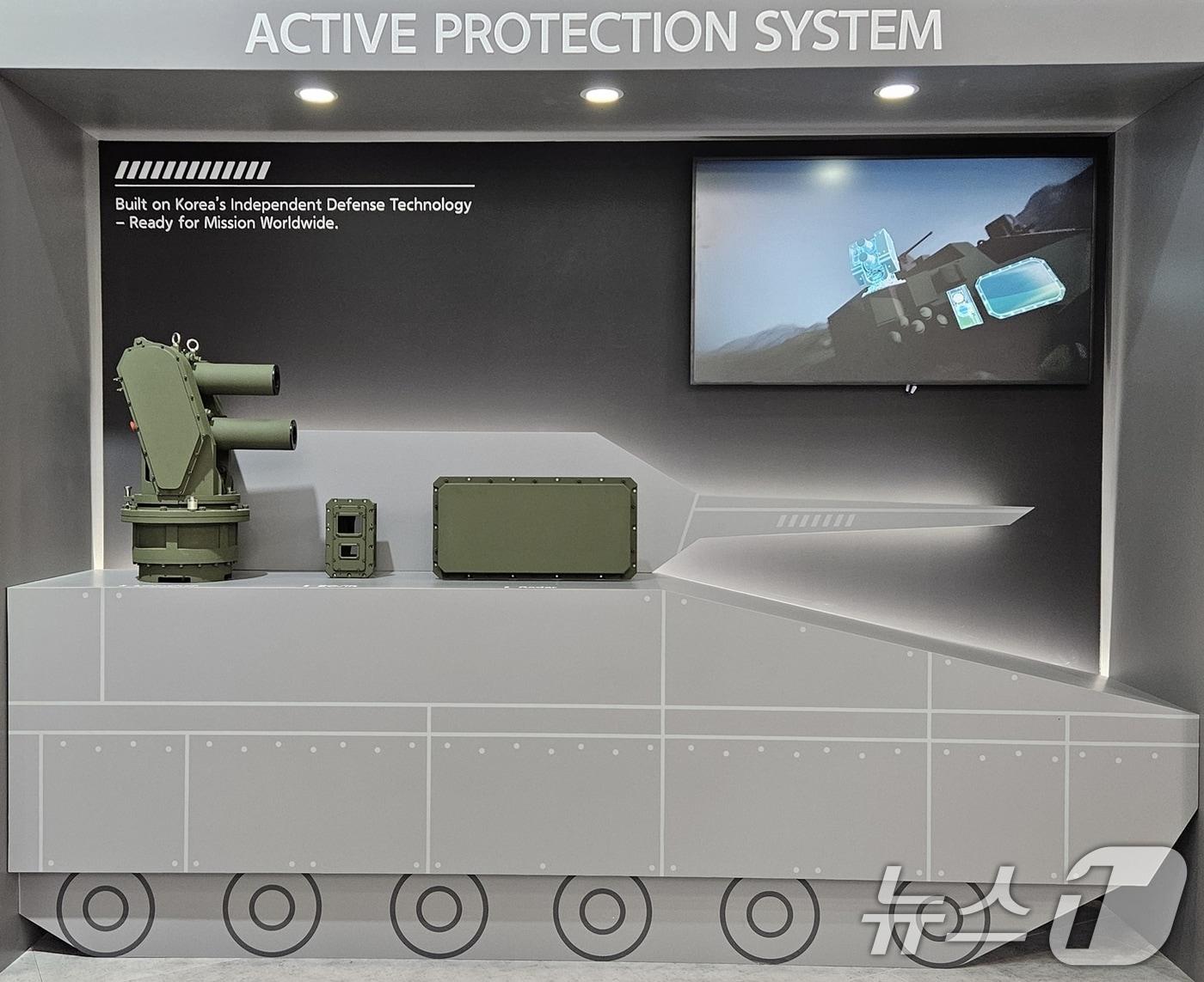 본문 이미지 - 국제방산전시회 MSPO 2025에서 최초로 공개한 한화시스템의 능동방호체계&#40;APS&#41; 모습. &#40;한화시스템 제공. 재판매 및 DB 금지&#41; 2025.9.3/뉴스1
