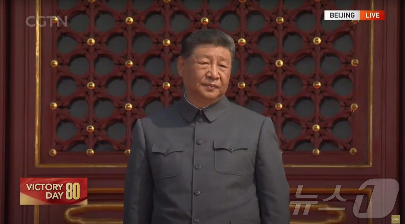 시진핑 중국 국가주석이 3일&#40;현지시간&#41; 중국 베이징시 톈안먼&#40;천안문&#41; 광장에서 열린 &#39;전승절&#39;&#40;항일전쟁 및 반파시스트 전쟁 승리&#41; 80주년 행사에서 군 장병들의 분열을 바라보고 있다. &#40;중국 CGTN 캡처. 재판매 및 DB 금지&#41; 2025.9.3/뉴스1