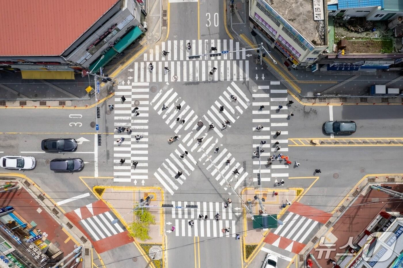 증평군 증평읍 교동사거리 대각선 횡단보도.&#40;증평군 제공&#41;/뉴스1