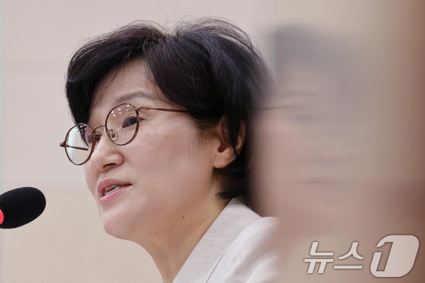 원민경 여성가족부 장관 후보자가 3일 오전 서울 여의도 국회 여성가족위원회에서 열린 인사청문회에서 의원 질의에 답변하고 있다. 2025.9.3/뉴스1 ⓒ News1 신웅수 기자