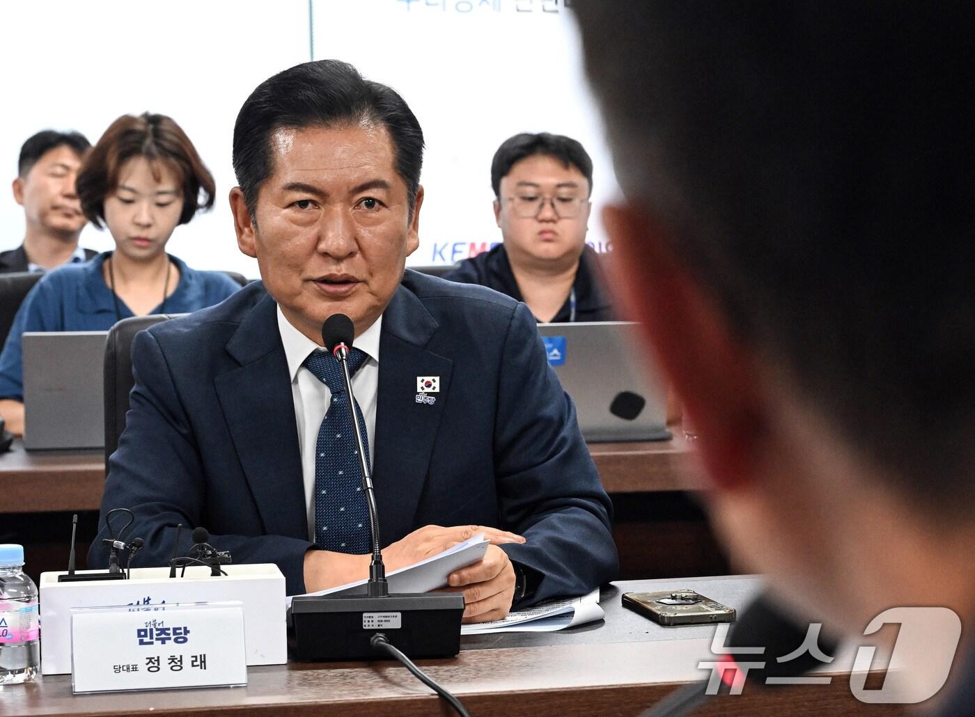 본문 이미지 - 정청래 더불어민주당 대표가 3일 서울 여의도 소상공인연합회에서 정책간담회를 열고 인사말을 하고 있다. 2025.9.3/뉴스1 ⓒ News1 국회사진기자단