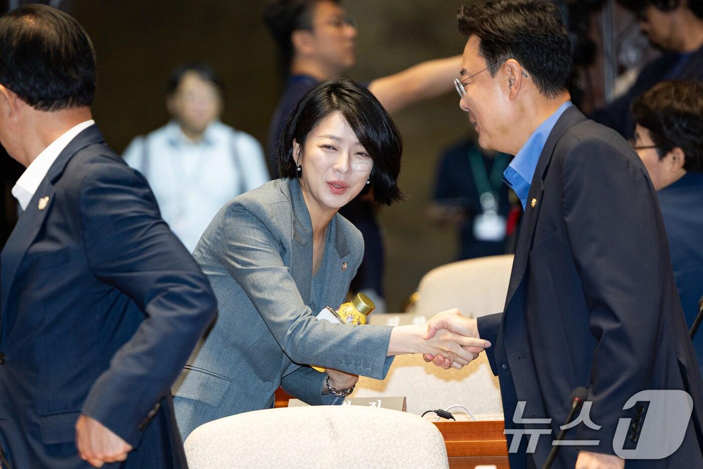 배현진 국민의힘 의원이 3일 서울 여의도 국회에서 열린 긴급 의원총회에 참석하고 있다. 2025.9.3/뉴스1 ⓒ News1 유승관 기자