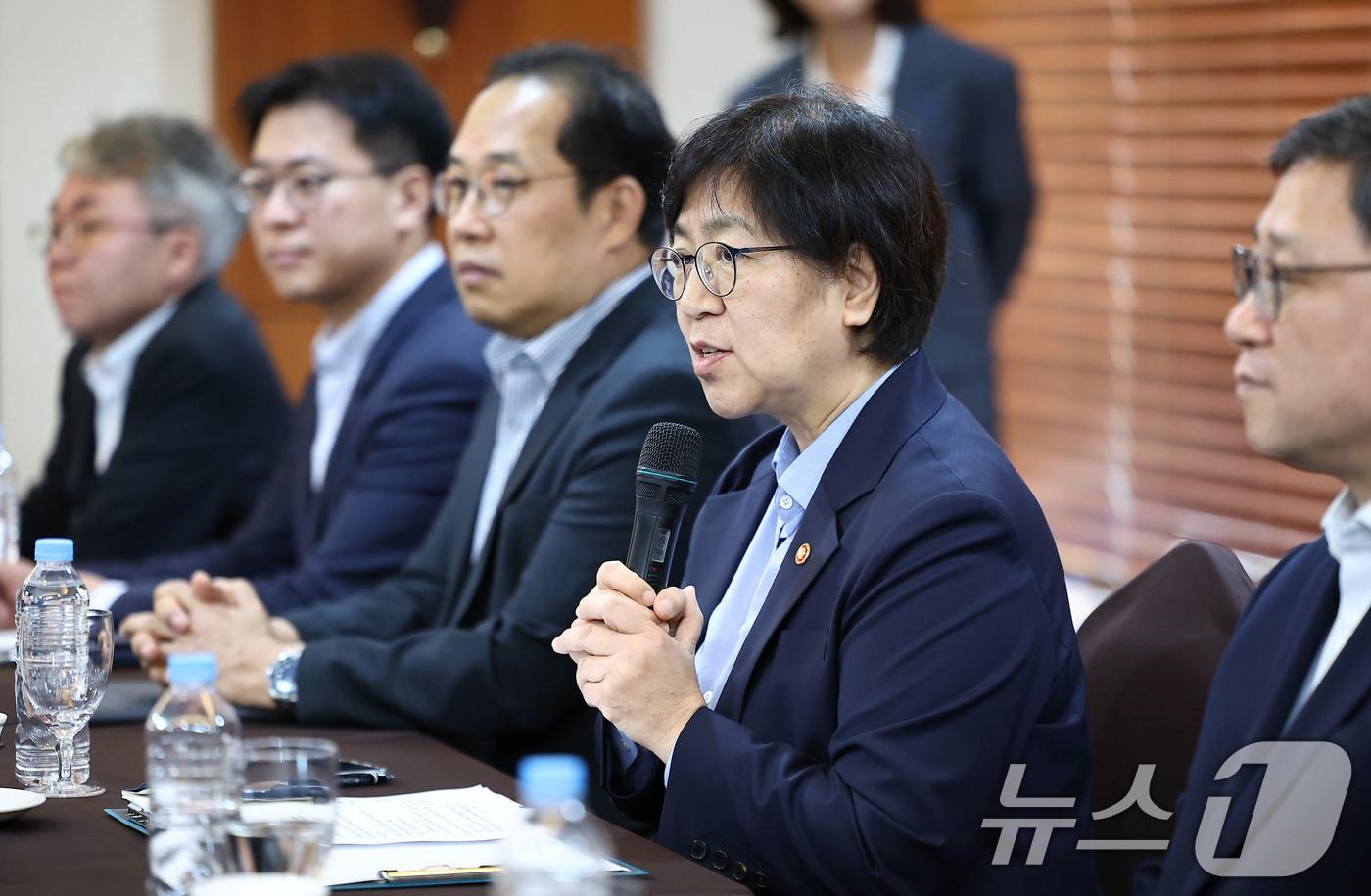 정은경 보건복지부 장관이 3일 서울 시내 한 호텔에서 열린 보건의약단체장 간담회에서 모두발언을 하고 있다. 2025.9.3/뉴스1 ⓒ News1 김도우 기자