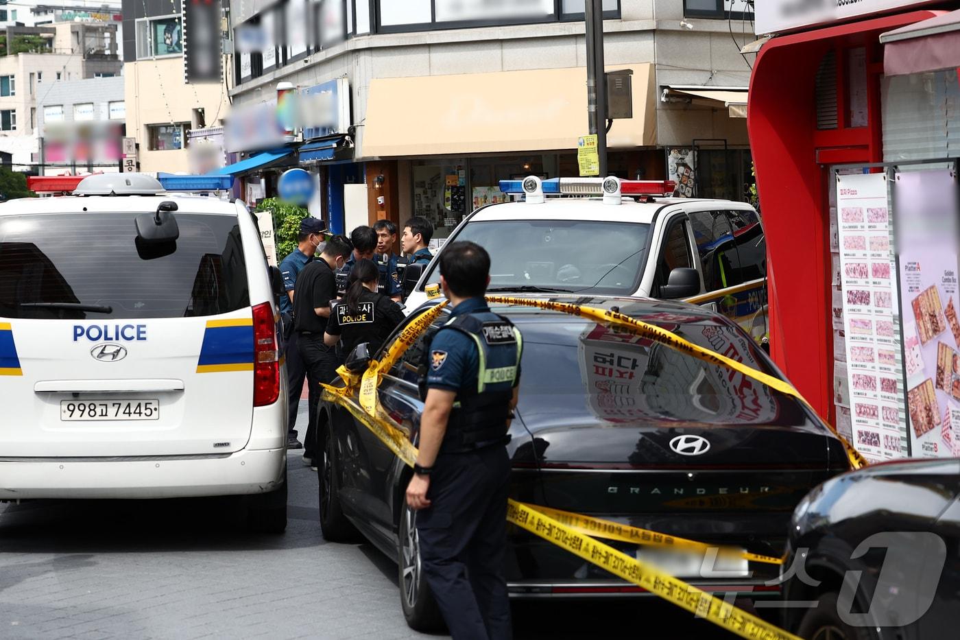 3일 흉기난동 사건이 발생한 서울 관악구 조원동의 한 주택가에서 경찰들이 현장을 통제하고 있다. 2025.9.3/뉴스1 ⓒ News1 김민지 기자