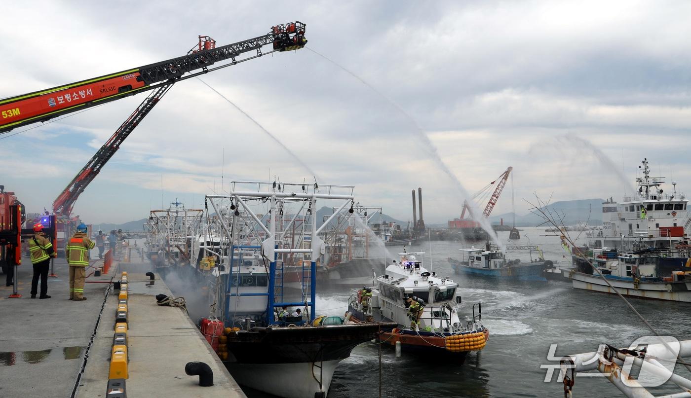 보령해경이 지난 2일 대천항 인근 해상에서 실시한 수난대비기본훈련 모습. &#40;보령해경 제공. 재판매 및 DB금지&#41;2025.9.3/뉴스1