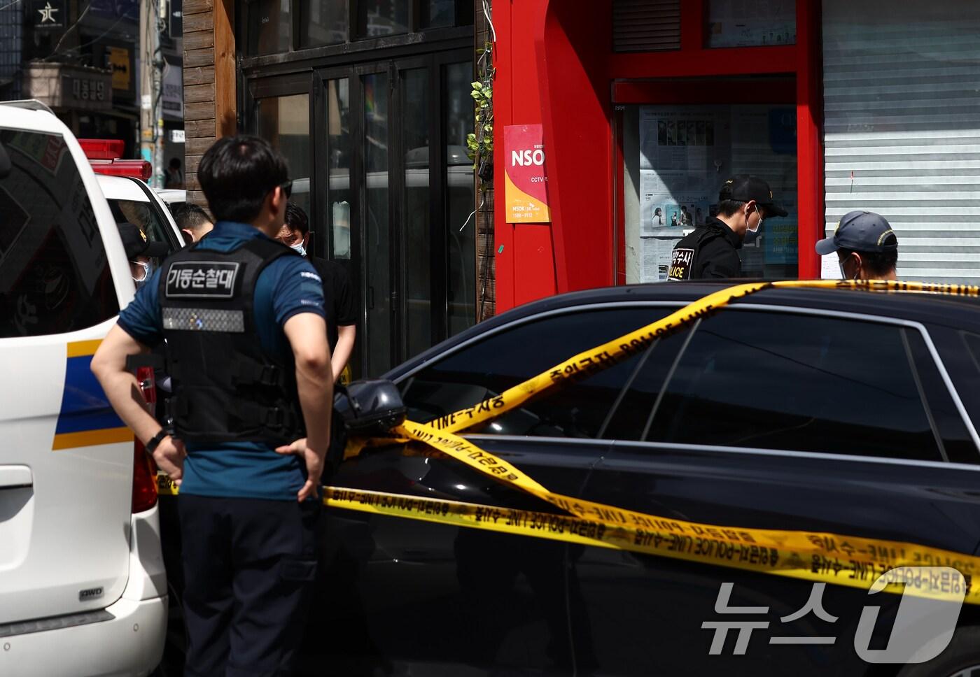 지난 3일 흉기 살인 사건이 발생한 서울 관악구 조원동의 한 주택가에서 경찰이 현장을 조사하고 있다.  2025.9.3/뉴스1 ⓒ News1 김민지 기자