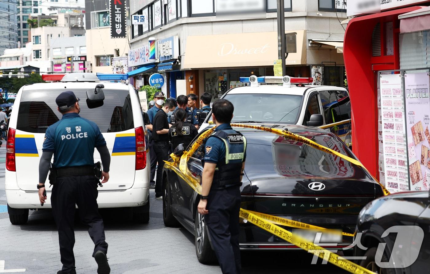지난 3일 흉기난동 사건이 발생한 서울 관악구 조원동의 한 주택가에서 경찰이 현장을 조사하고 있다.  2025.9.3/뉴스1 ⓒ News1 김민지 기자