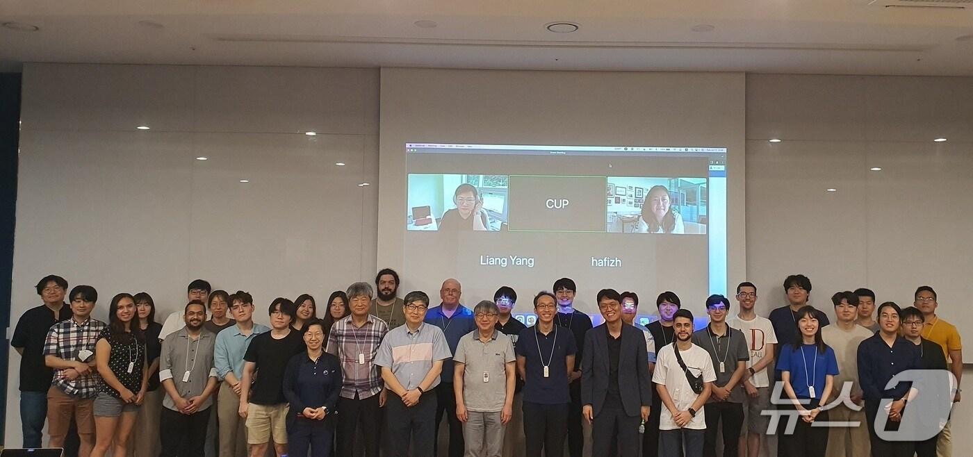 '다마 미스터리'를 해결한 코사인-100 국제 공동 연구진(IBS 제공) /뉴스1