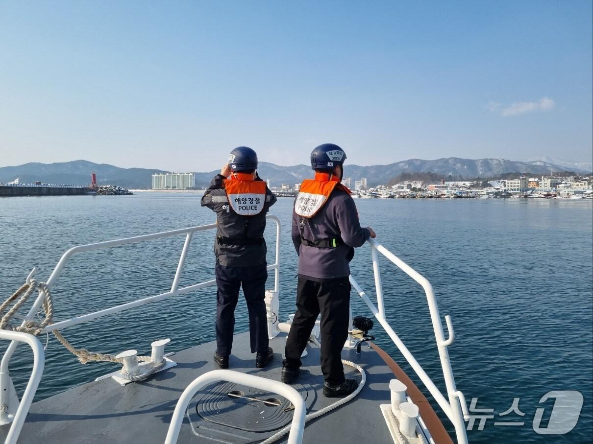 본문 이미지 - 속초해경 가을철 해양레저 안전 위해행위 단속 강화.(속초해경 제공, 재판매 및 DB 금지) 2025.9.3/뉴스1