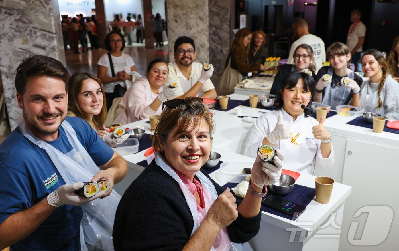 경북도는 27일부터 11월 1일까지 열리는 ‘2025 아시아태평양경제협력체&#40;APEC&#41; 정상회의’ 기간 동안 경주엑스포대공원 내 APEC 경제전시장에서 도내 농식품의 해외 홍보와 수출 기반 확대를 위한 ‘경북 K-푸드 홍보관’을 운영한다. &#40;사진가 우채연 제공, 재판매 및 DB금지&#41; 2025.9.30/뉴스1 ⓒ News1 이준성 기자