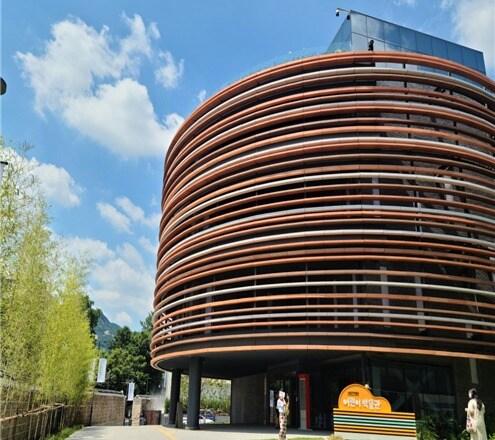 본문 이미지 - 건축공간문화자산 활용 사례인 서울공예박물관.&#40;국토부 제공&#41;