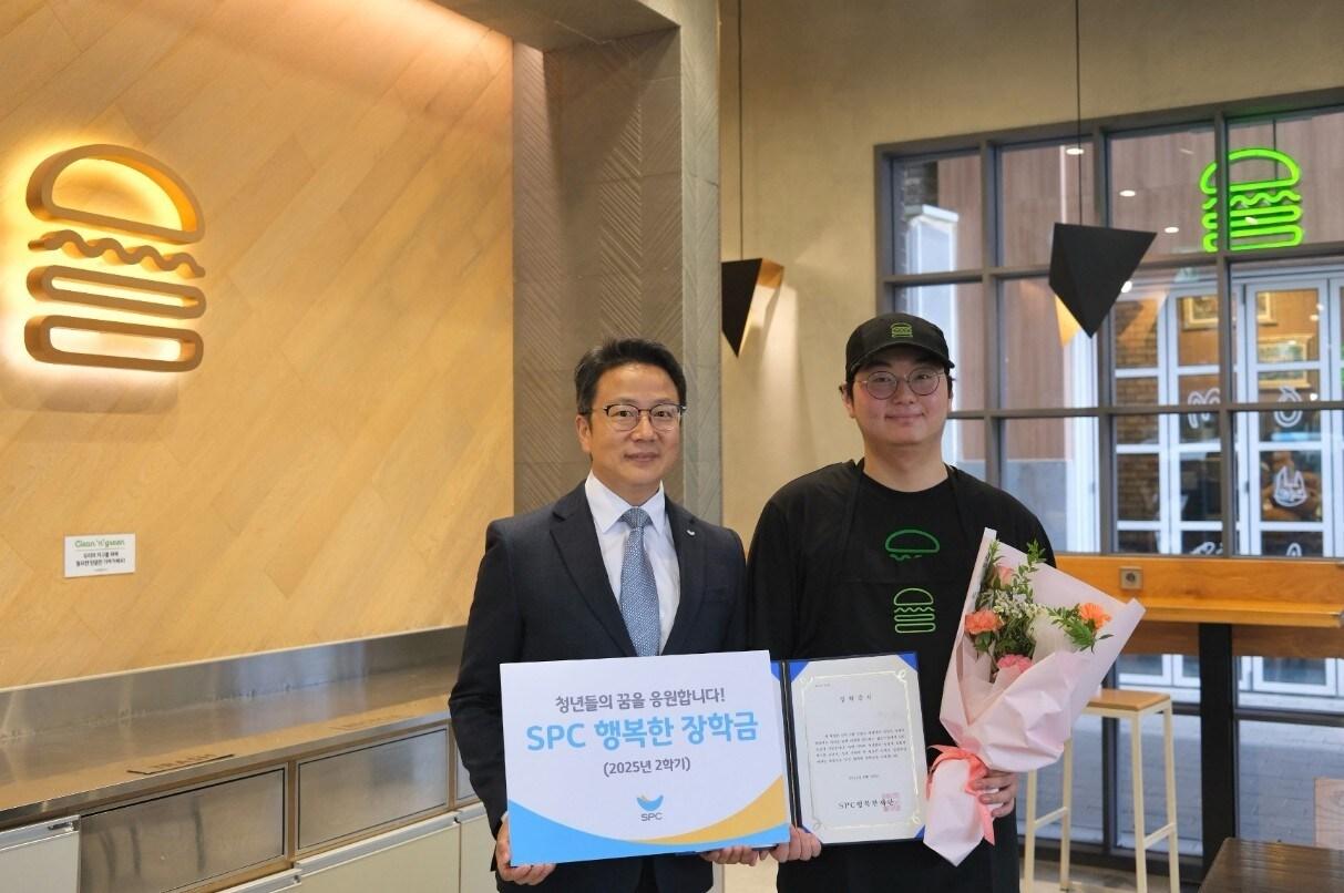 본문 이미지 - SPC그룹이 2025년 2학기 &#39;SPC행복한장학금&#39; 장학생 150명에게 총 2억 5000만 원의 장학금을 전달했다. &#40;SPC그룹 제공&#41;