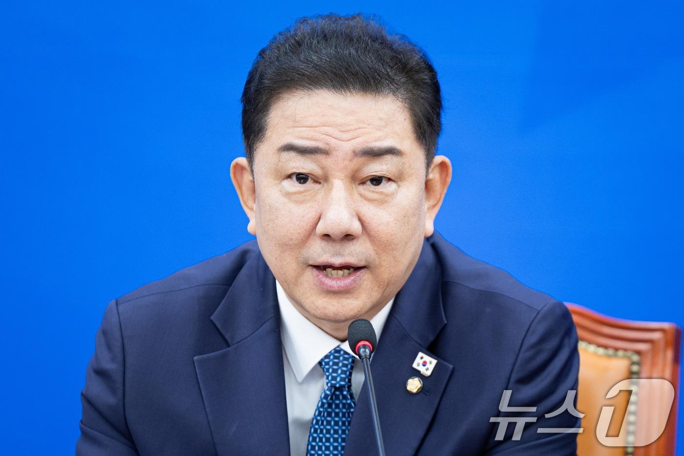 본문 이미지 - 김병기 더불어민주당 원내대표가 30일 서울 여의도 국회에서 열린 원내대책회의에서 모두 발언을 하고 있다. 2025.9.30/뉴스1 ⓒ News1 유승관 기자