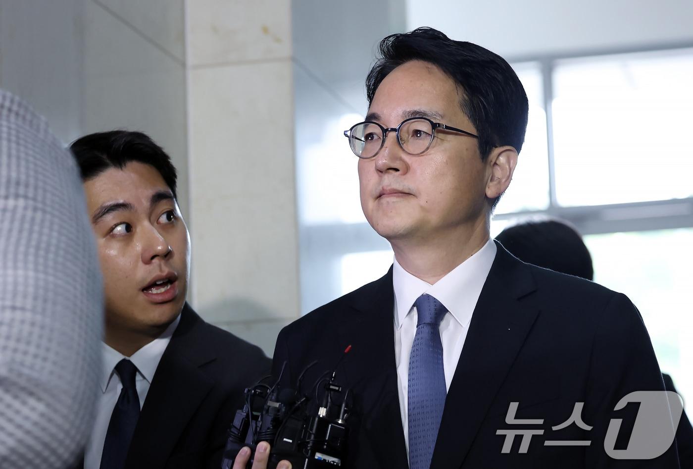 본문 이미지 - 심우정 전 검찰총장이 30일 오전 서울 서초구 서초중앙로 해병대원 순직 사건 관련 의혹을 수사하는 순직해병특검팀(특별검사 이명현)으로 이종섭 호주대사 임명 및 도피성 출국 관련 피의자 신분으로 소환되고 있다. 2025.9.30 ⓒ 뉴스1 박정호 기자