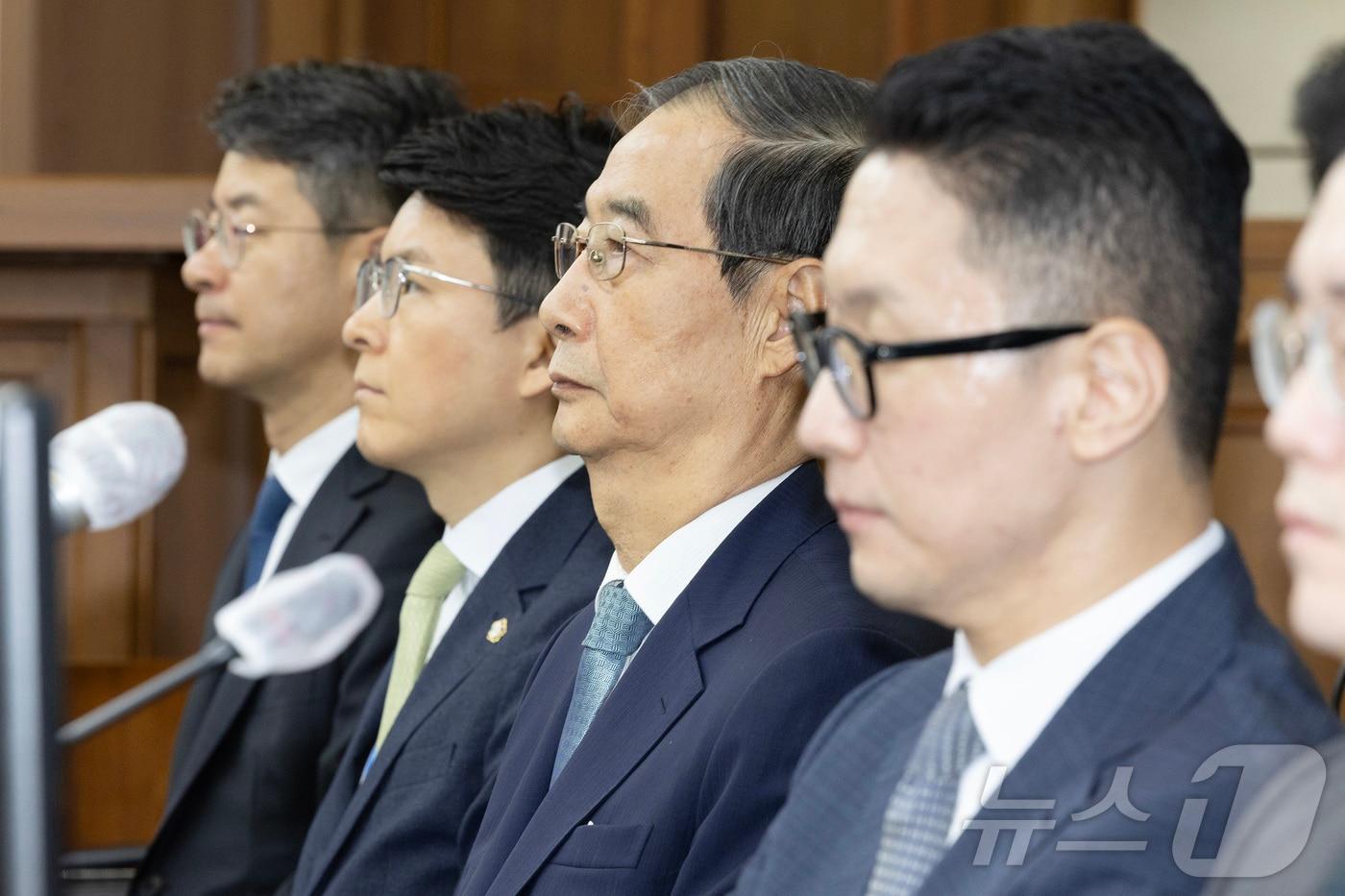 &#39;내란방조 혐의&#39;로 특검에 기소된 한덕수 전 국무총리가 30일 오전 서울 서초동 중앙지법에서 열린 첫 재판에 출석해 있다. 2025.9.30/뉴스1 ⓒ News1 사진공동취재단