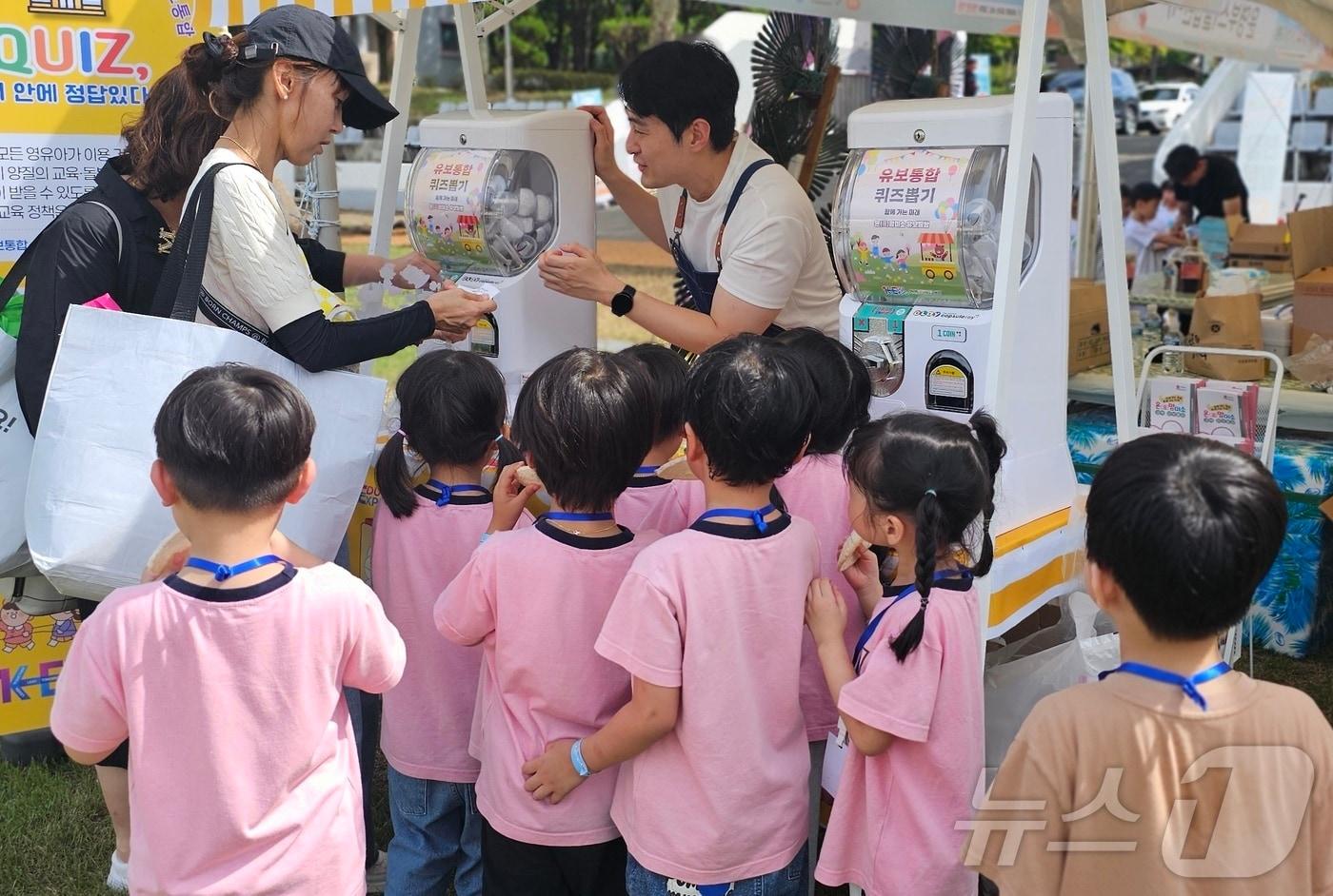 경북교육청은 30일 봉화, 영양, 청송, 울릉 등 영유아 수가 300명 미만인 지역 유치원과 어린이집 23곳에서 ‘찾아가는 문화 공연&#40;모樂모樂 온맘놀이터&#41;’을 운영하고 있다.&#40;경북교육청 제공. 재판매 및 DB금지&#41; ⓒ News1 김대벽기자