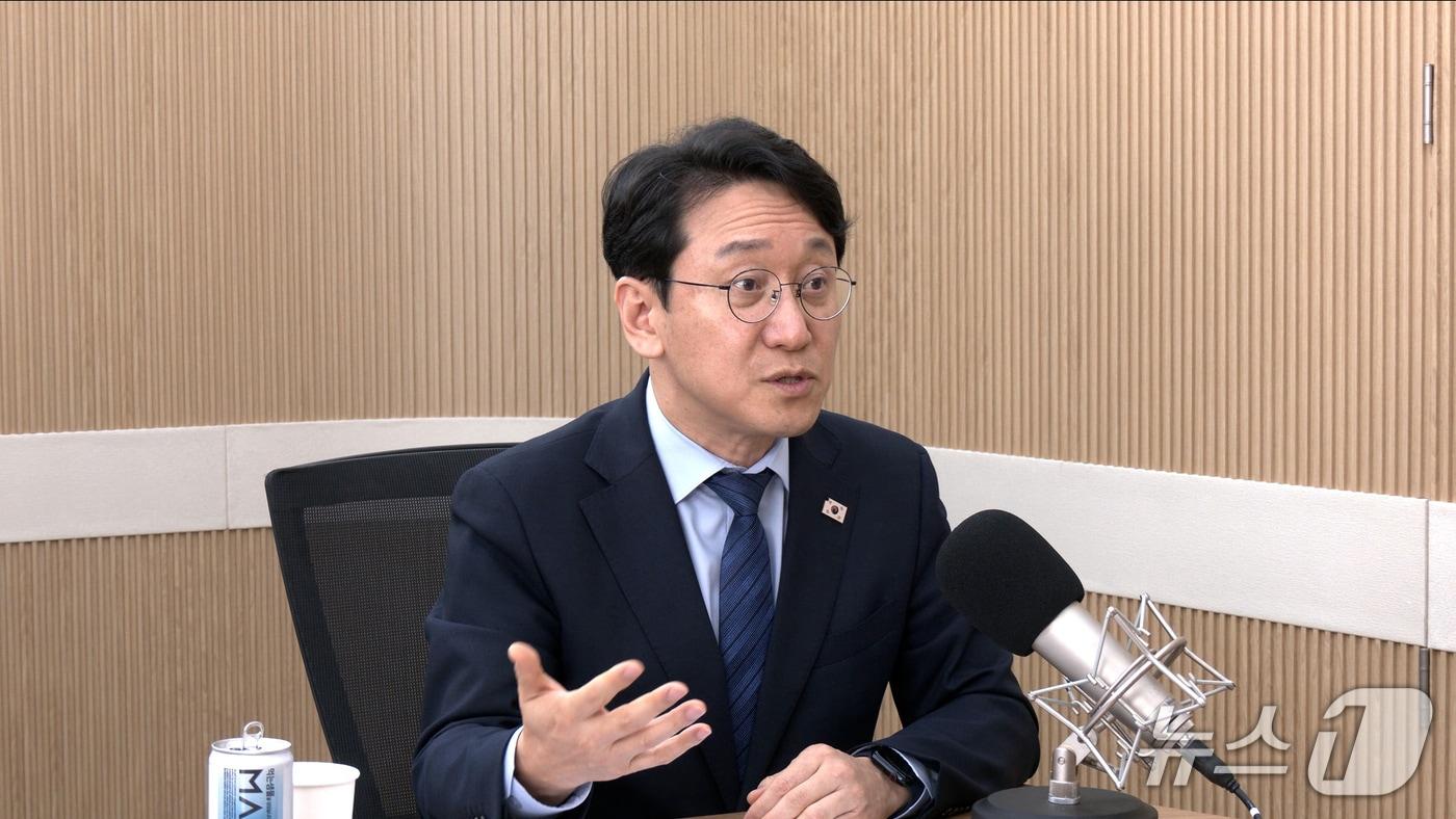 천준호 더불어민주당 의원이 30일 뉴스1TV &#39;팩트앤뷰&#39;에 출연해 질문에 답하고 있다.